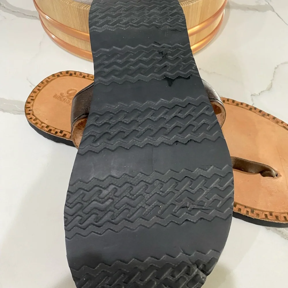 Sandals Men’s size 11 leather flip flops